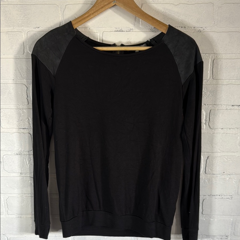 Michael stars black long sleeve scoop neck shirt leather shoulder size XSmall